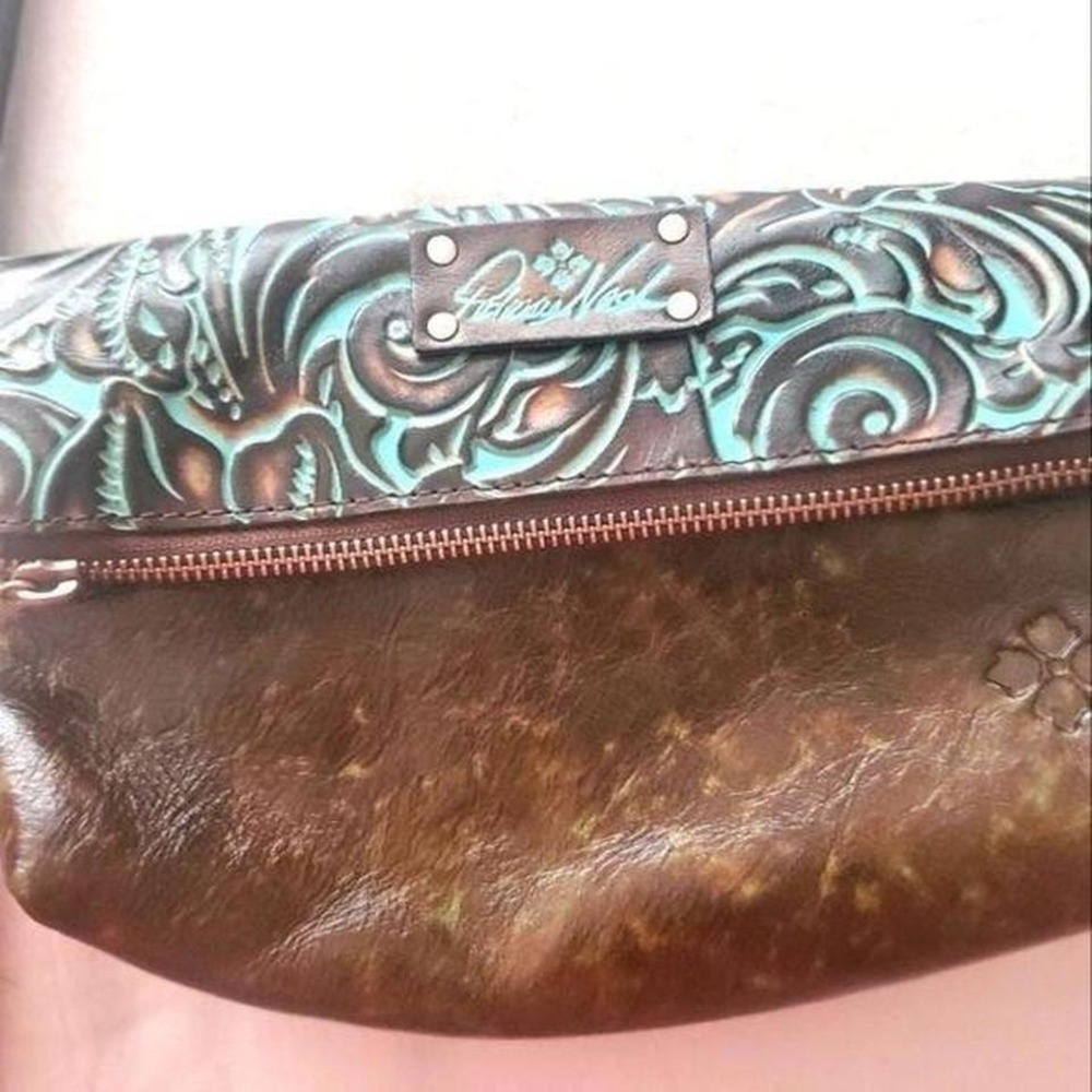 Patricia Nash Deep Mossy Green & Tooled Turquoise Etching Zipper Fold Wristlet